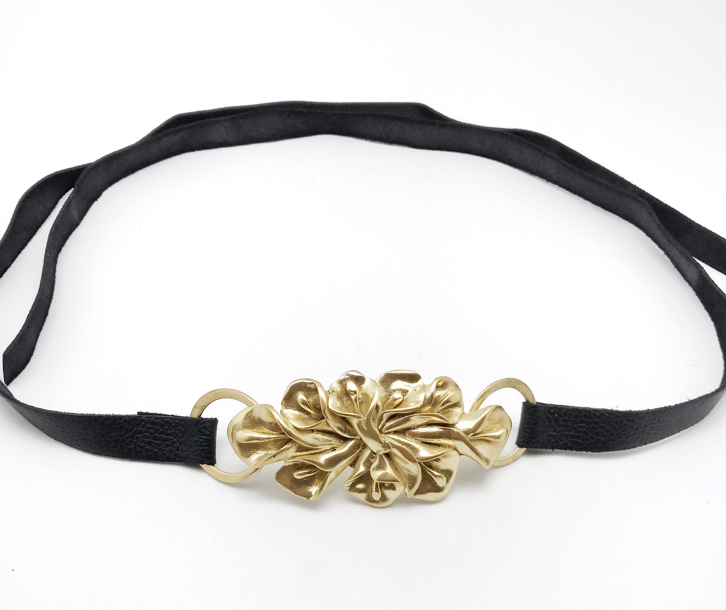 Adjustable gold-plated black leather belt "calas"