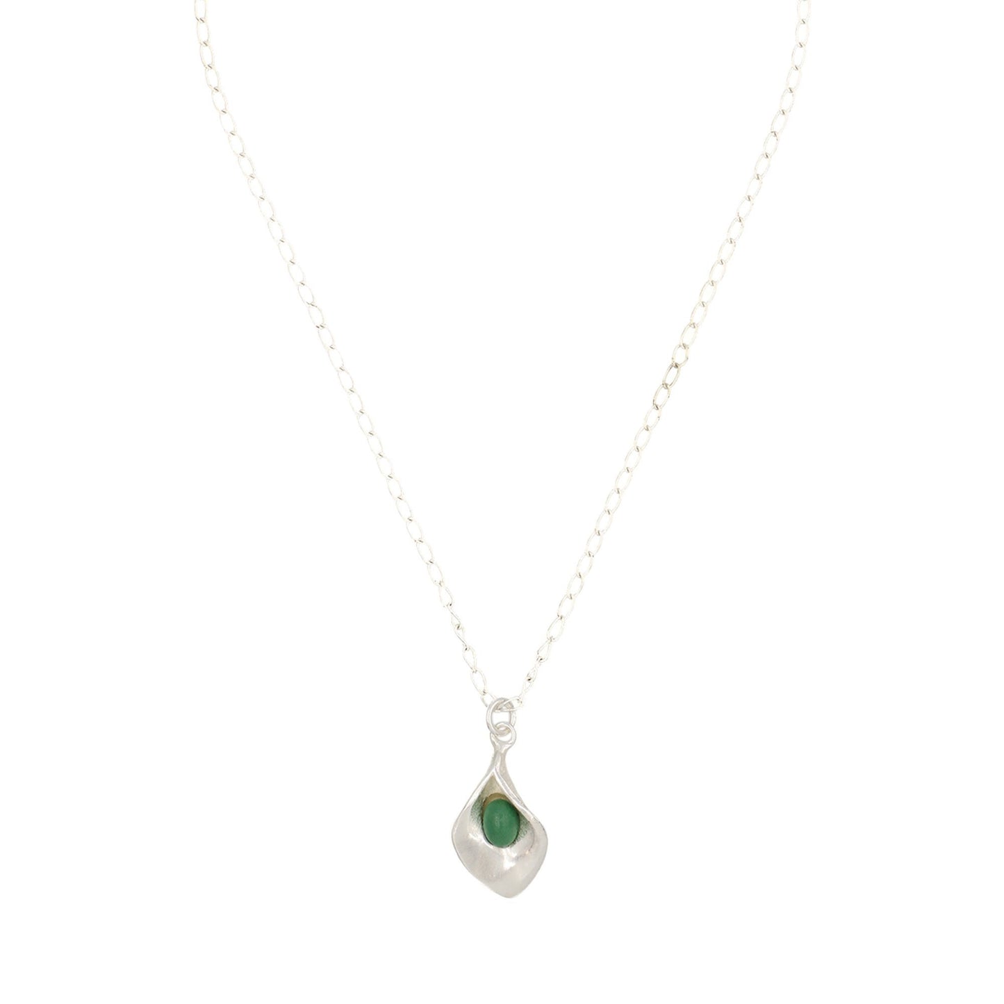 Collar cadena plata charm de cala en esmeralda 40cm
